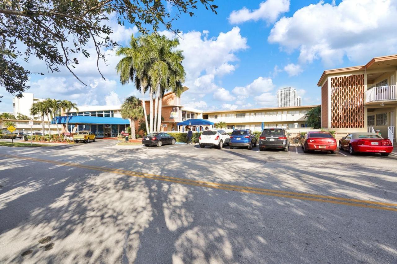 ハランデール・ビーチHallandale Gulfstream Pool Walk To The Beachアパートメント エクステリア 写真